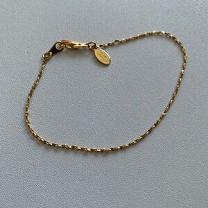 Delicate Gold Tone Signed American Showcase Chain Bracelet